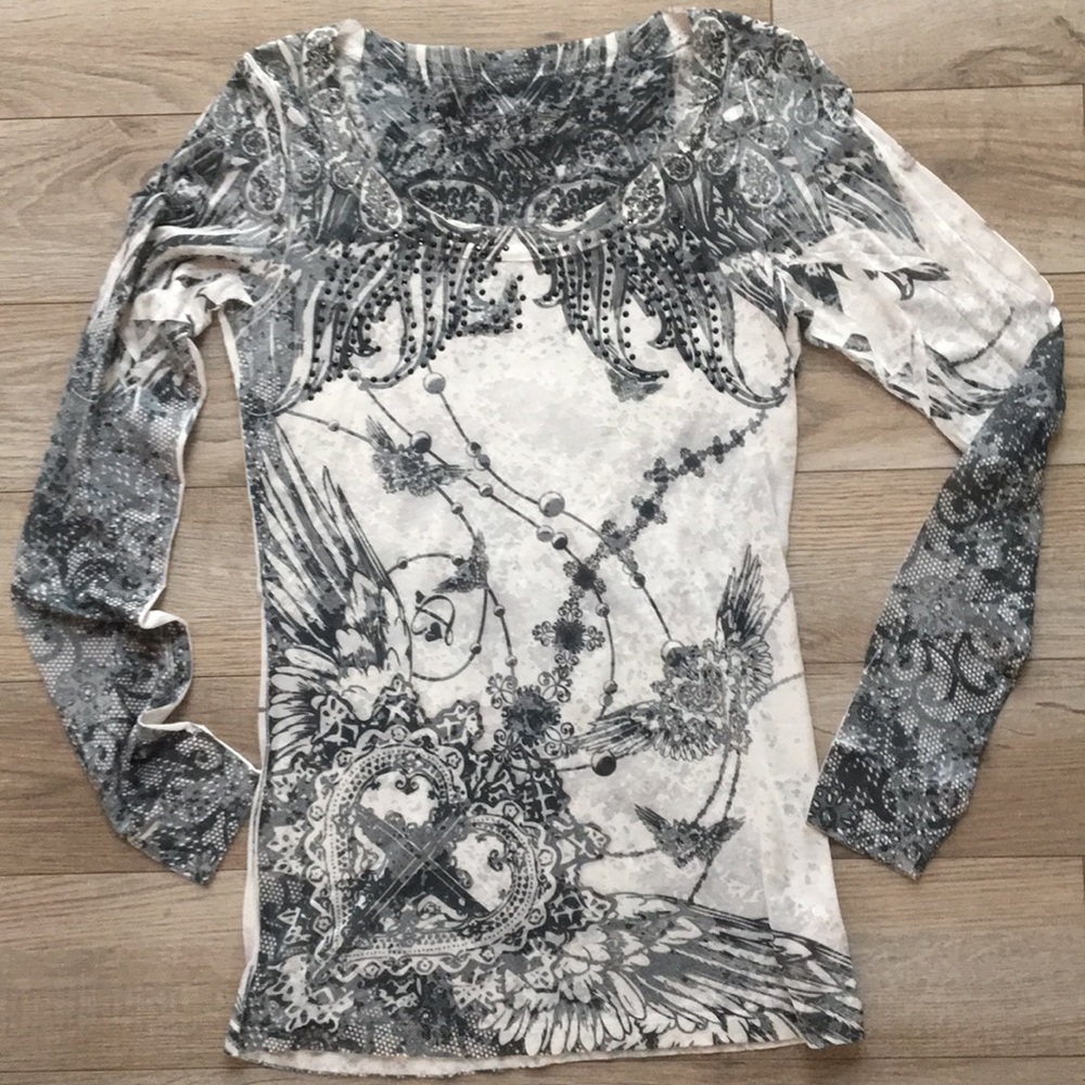 White long sleeve graphic top w/ black rhinestones
